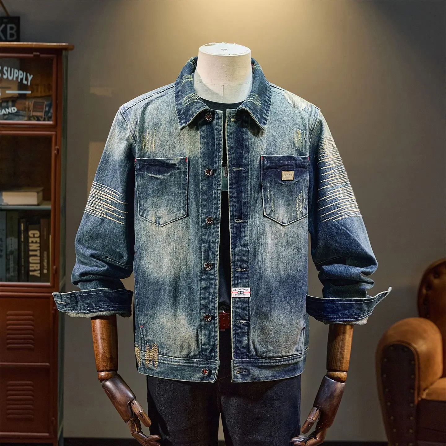 Heavyweight denim jacket for men classic blue with a turndown collar workwear style versatile and casual young students 261012