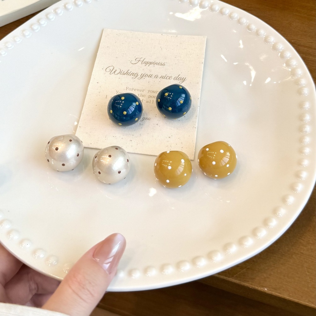 2026 French-Style Polka Dot V-Shaped Ball Earrings, perfume New Collection, Retro Elegant, Versatile cologne And Fashionable, With A Drippin