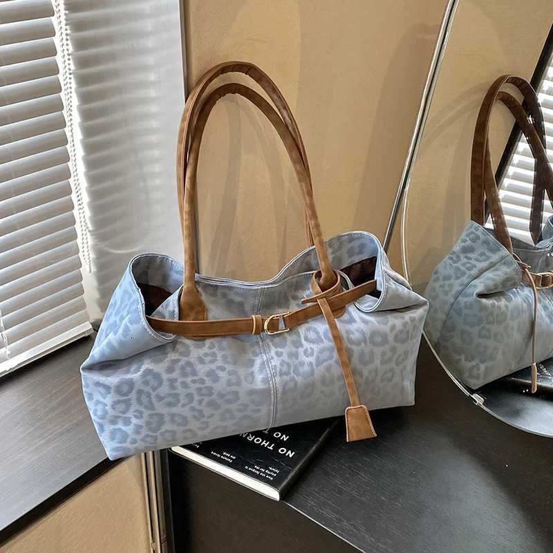 Shoulder Bags 2025 Fashion New Faux Suede Leopard Pattern Square Shoulder Bags Exquisite Stylish Design Retro Color Matching Women's Tote Bags