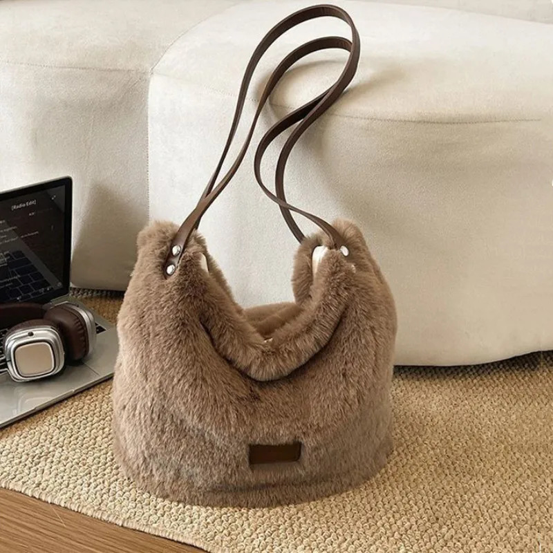 Leopard Print Faux Fur Shoulder Bag Women Plush Handbag Commuting Large Capacity Tote Bag Guangzhou High Quality Bag 261016