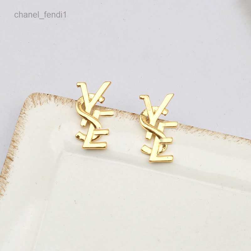 20style Classic Designer Stud Earrings Fashion Women Gold Silver pendant Letter y Crystal Diamond insert Earring Girls Wedding Party Gifts