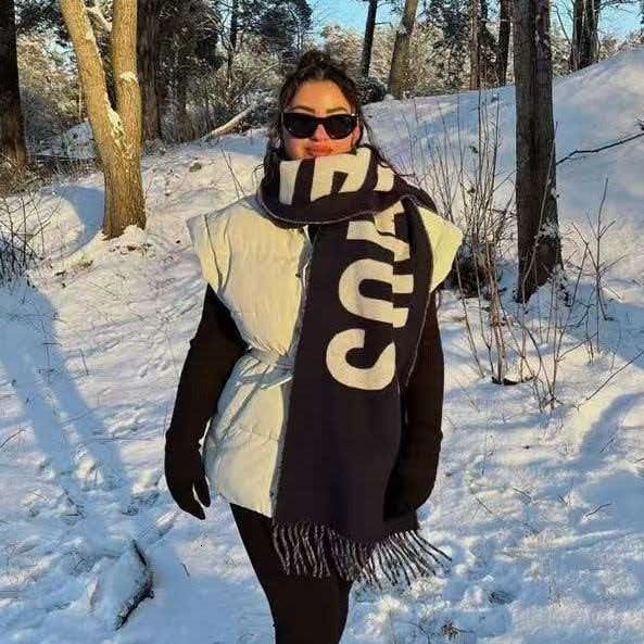 2026Jaq Designer 100% Cachemire Nouveau Femmes Hommes Long Doux Et Confortable Côté Lettre Gland Châle Unisexe Écharpe bdc Chaude