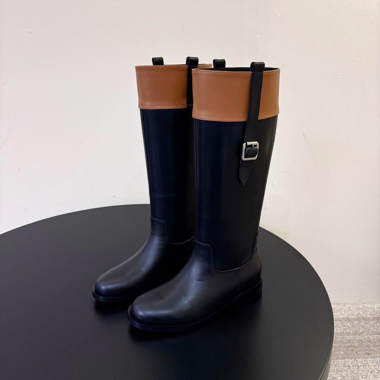 Women Two Tone Round Toe Knee High Riding Boots 26SS Fall New Arrival Low Heel Buckle Decor Straight Shaft Retro Leather Boots for Commute Travel