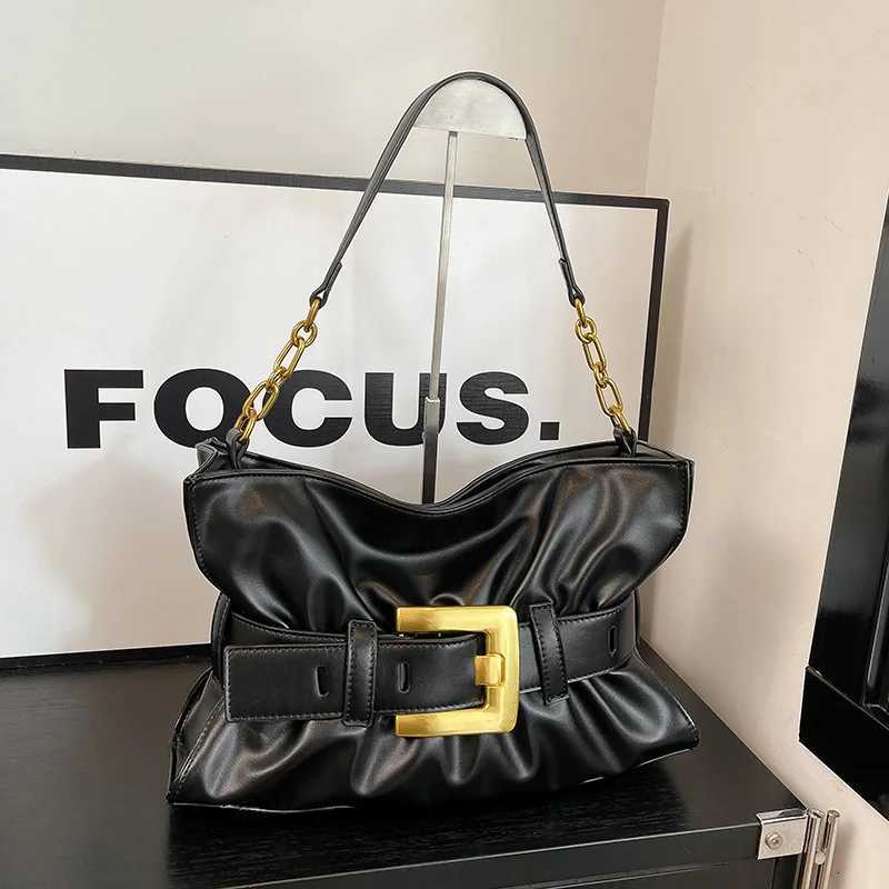 Shoulder Bags Designer Pleated Cloud Bag Fashion Handbag Punk Style Belt Buckle Design Commute Shoulder Bag Soft Leather Underarm Tote Apricot X2610