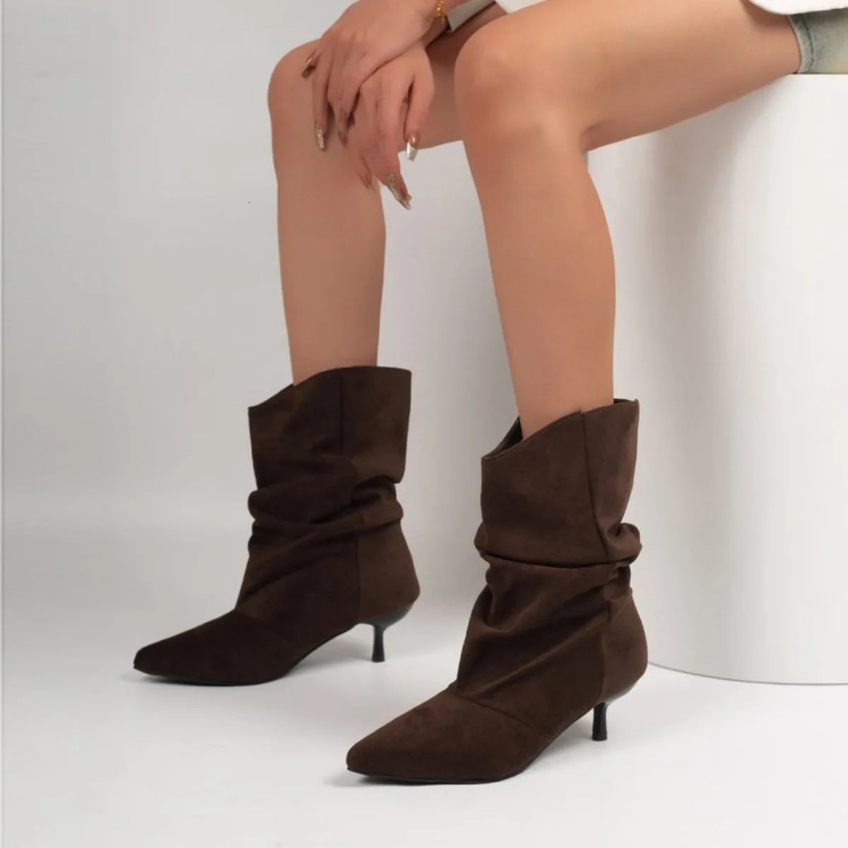 **Fashionable Elegant Sexy Suede Thin Heel Sleeve Pleated Women's Boots Selling in Winter Comfortable Pointed High Heels 261016
