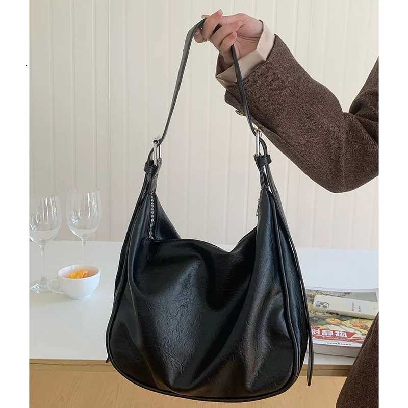 Shoulder Bags Autumn Winter Fashion Vintage Shoulder Bags Women High Quality Versatile Tote Bag Lady Daily Commute Shopping Handbag X261016