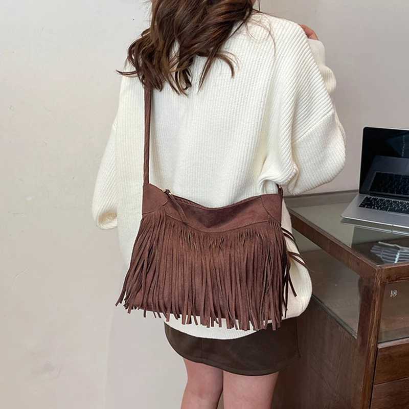 Shoulder Bags Fashion Soft Velvet Frosted Tassel Bag for Women with Drawstring Bucket One Shoulder Straddle Bag X261016