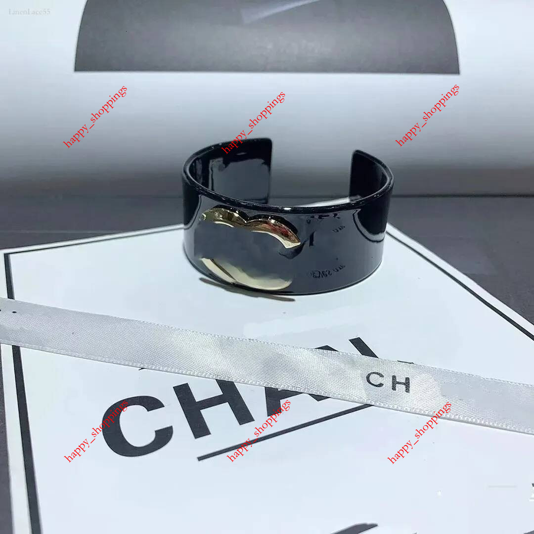 chan Bracelet luxury designer bracelet Stylish versatile women CC bracelets perfect for parties travel Bangle 4 colors very nice 45f