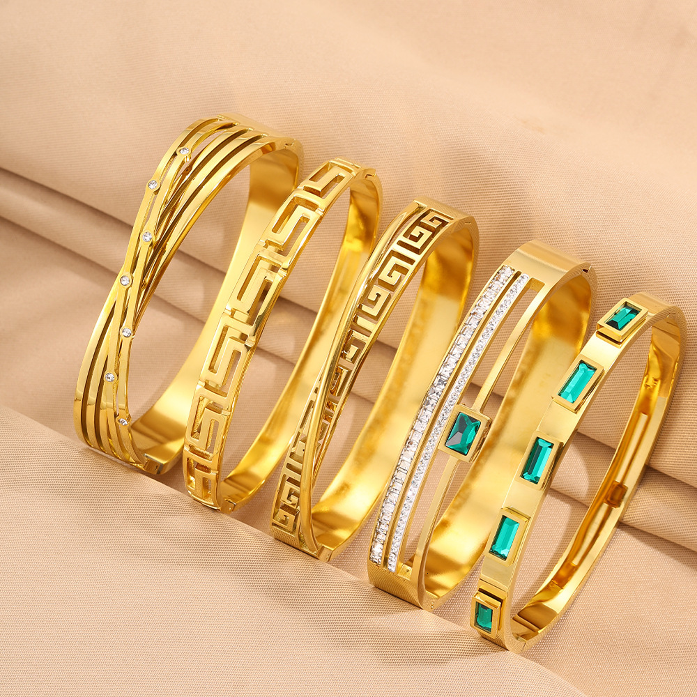 Foreign Trade Cross-Border Titanium Steel Non-Fading For Women, Light Luxury, Personalized Design, Gold Bracelet, Fashionable And Trendy, Jingle Bra