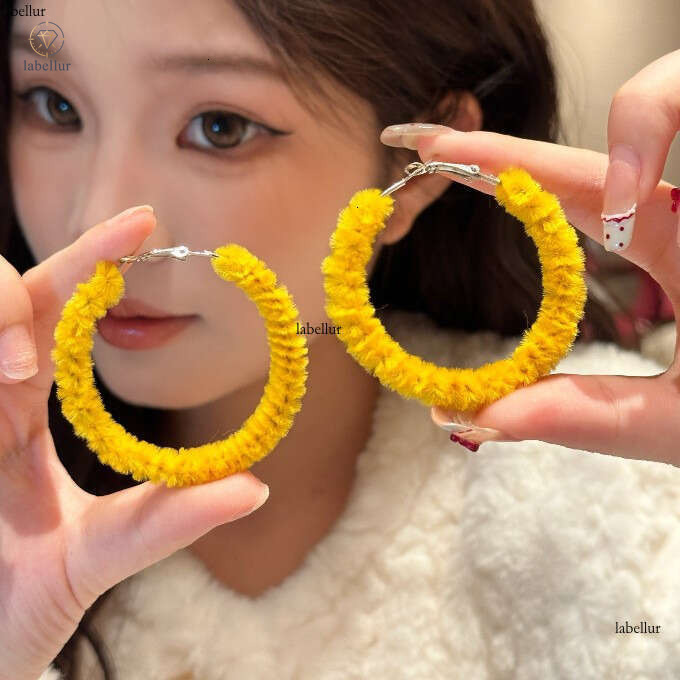 Autumn and winter atmosphere fashion multi-color woolen hoop for women, vintage exaggerated ins-style simple trendy earrings 2