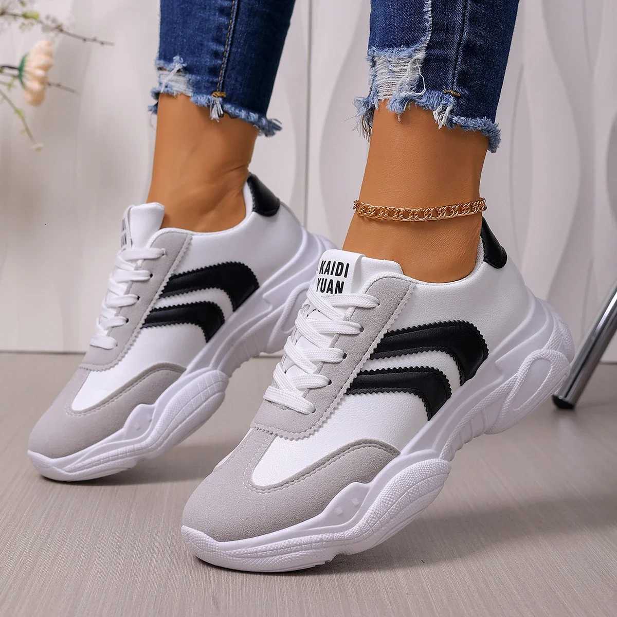 Casual Shoes Women Designer Sneakers Flat Vulcanized Anti-slip Shoes Women 2026 New Casual Lace Up Comfortable Sneakers Zapatos De Mujer H261016