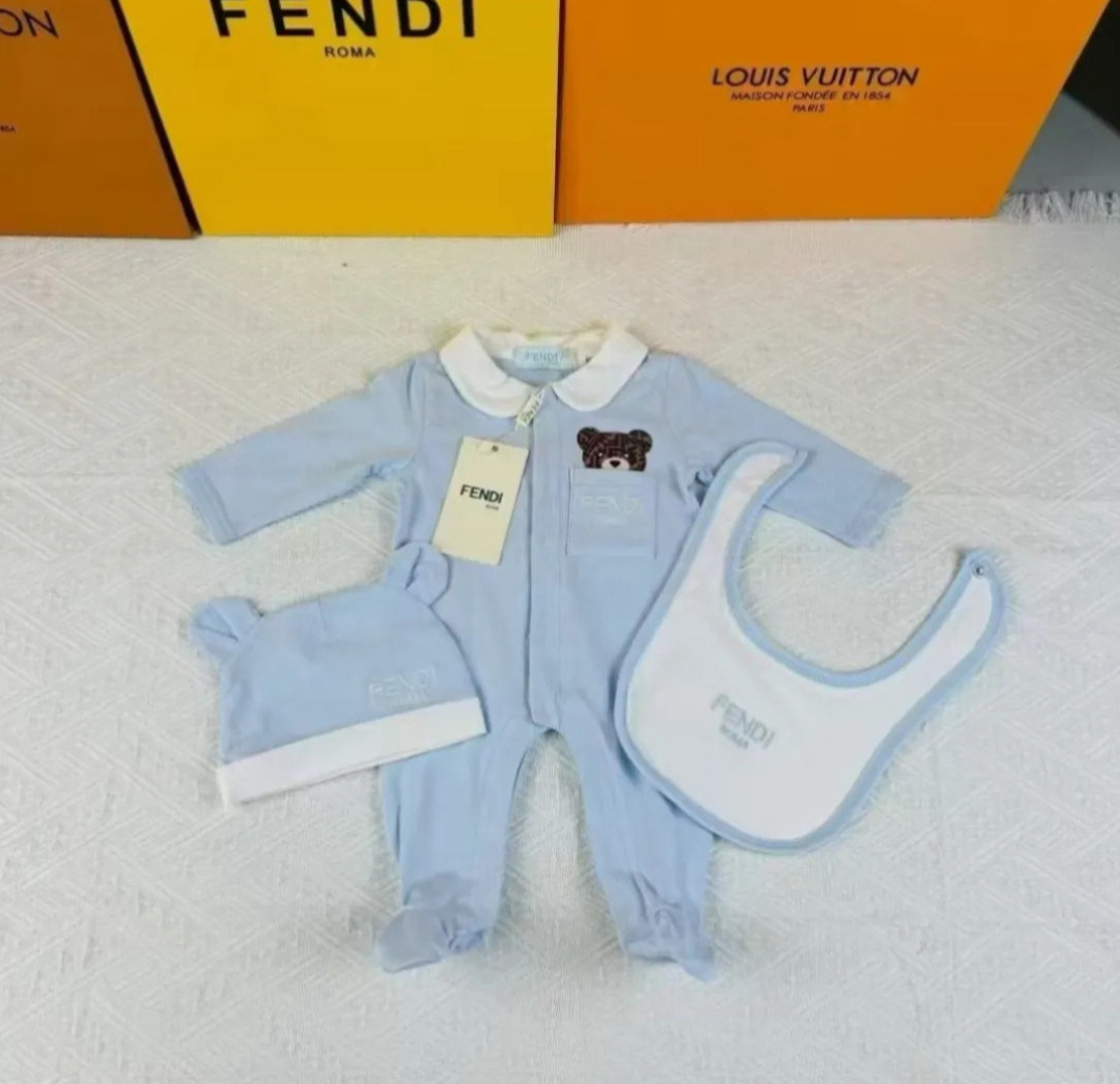 Baby Romper Jumpsuit Designer Infant Cotton Rompers Sets Newborn Baby Girls Long Sleeve Jumpsuits Hat Bibs 3pcs Luxury Babies 1st Climb Clothes A158