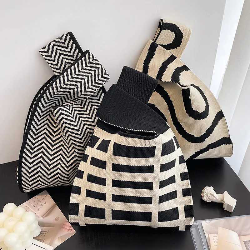 Evening Bags Women'S Knot Wrist Bag Handmade Knitted Bag Portable Mini Striped Tote Bucket Phone Bags Large Capacity Autumn Winter Handbags H26