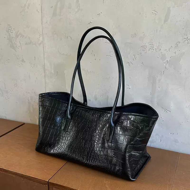 Totes New Korean Trendy Y2K Black Shoulder Bag Crocodile Grain Pattern PU Leather Tote Bag Large Capacity Commute Travel Daily Handbag X261016