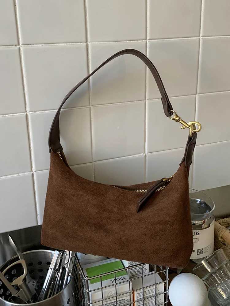 Shoulder Bags High-end Casual Shoulder Bag for Women Solid Color Commuting Suede Crossbody Bags Korean Style Large Capacity Zipper Handbags X261016