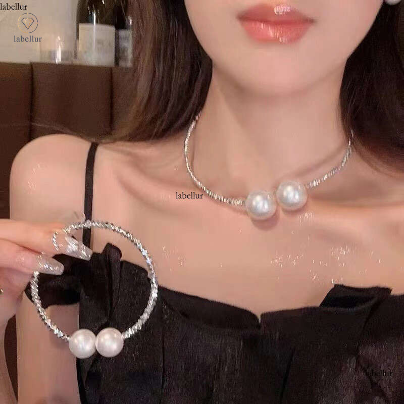 2025 New Popular Silver Pearl Necklace for Women, Light Luxury, High-end, Personalized, Versatile Collarbone Chain Accessory f