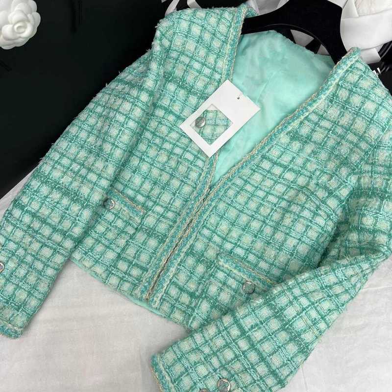 designer Women's Jackets New style, green plaid knitted wool V-neck short jacket, slim fit, figure-flattering, and elegant