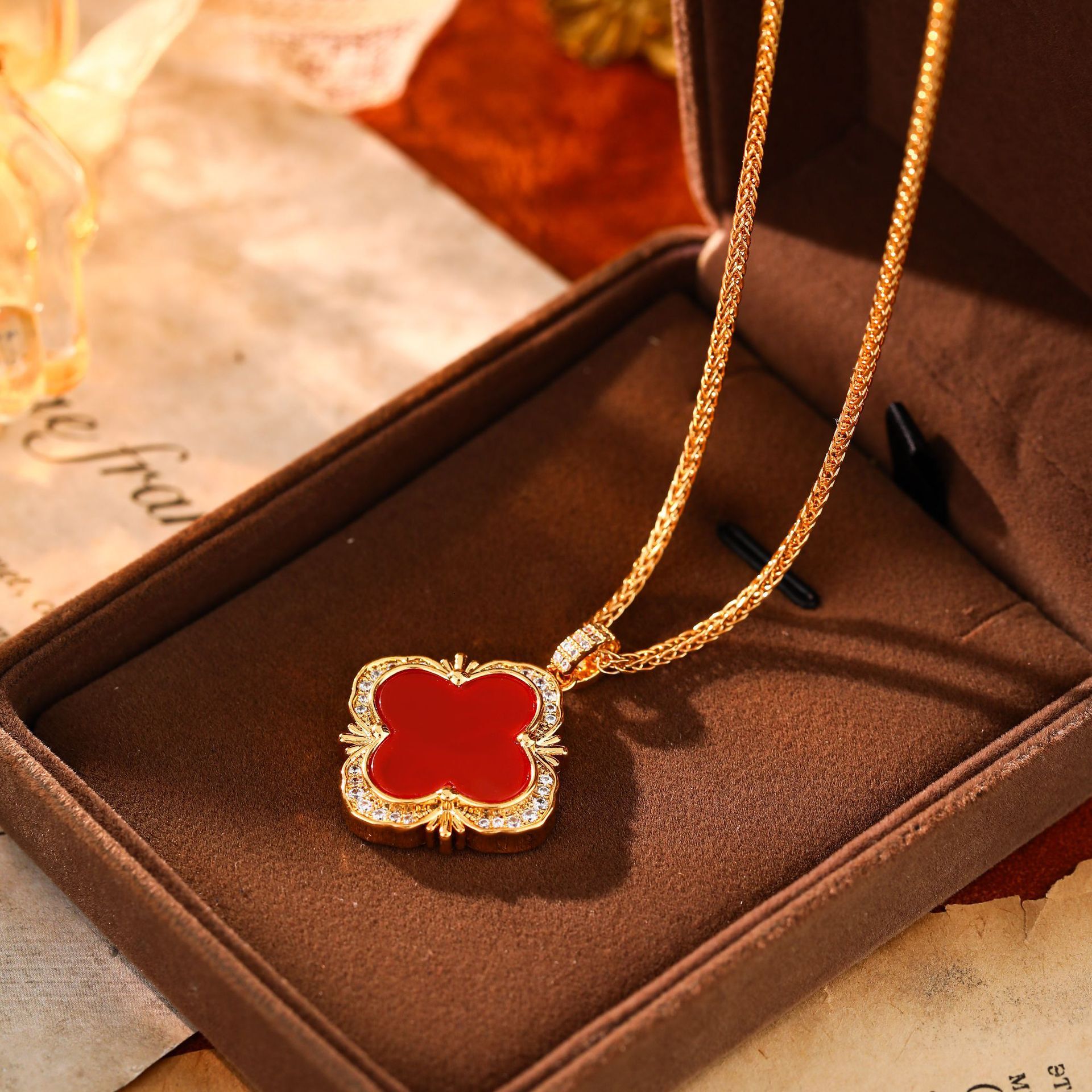 Live-streaming bestseller: large four-leaf clover cubic zirconia necklace, trendy European American lucky flower sweater chain, a luxurious and high