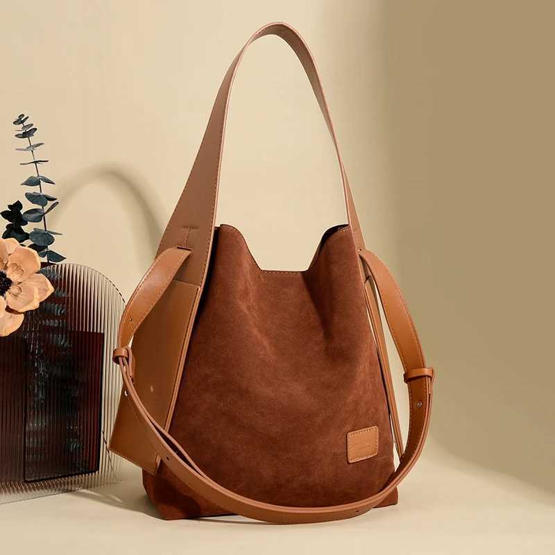 Totes 2025 New Fashion Scrub Women Bucket Bag Vintage Leather Messenger Bag High Quality Retro Shoulder Bag Simple Crossbody Bag Tote X261016