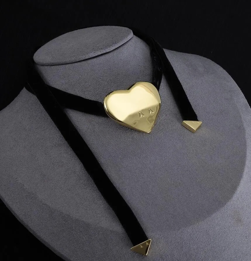 2026 Personality Designer Love Heart Pendant Classic Black Velvet Rope Choker Necklace cologne Women Gold Silver Color perfume High Quality Brand Je