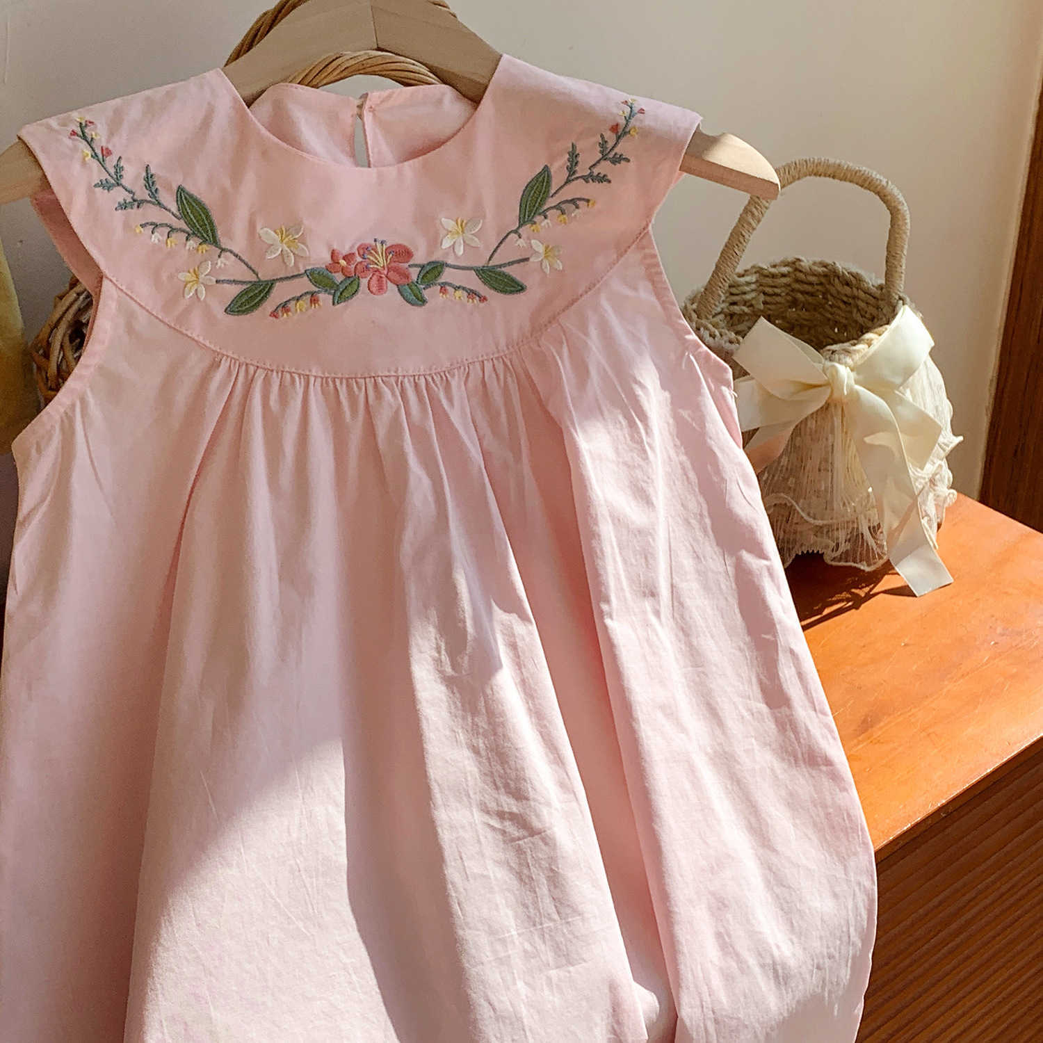 and Sweet Lovely Flower Embroidered Round Neck Sleeveless Dress in Solid Color Casual Countryside Style for Girls Aged 2-7 S261016Y8LD