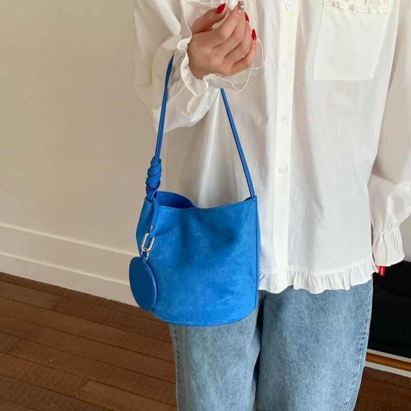 Shoulder Bags Suede Sewing Thread Bucket Handbag Women's Solid Color Retro Shoulder Bags 2025 New Versatile High Capacity Casual Tote Bags X261