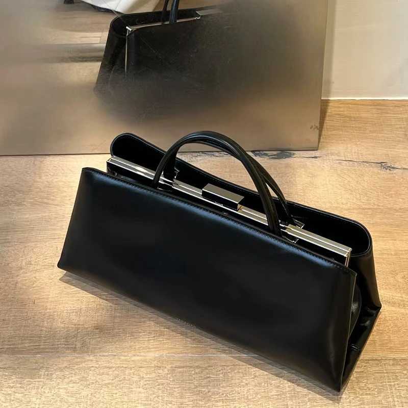Shoulder Bags Luxury Leather Handbag For Women High-end Hardware Magnetic Suction Clip Design Elegant Minimalist Shoulder Underarm Bag Purse X261016