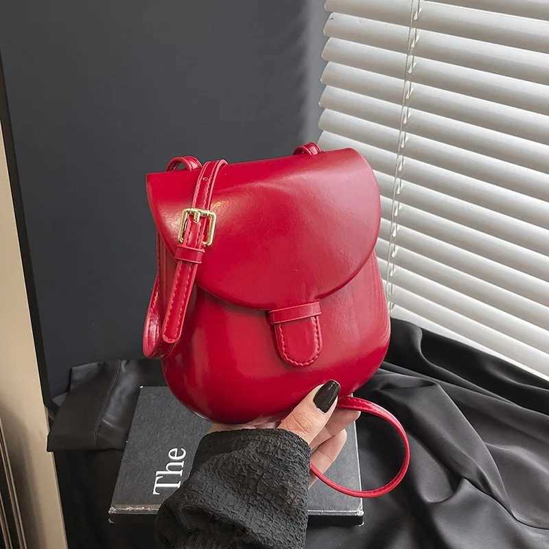 Totes PU Leather Retro Shell Bag Korean Style Solid Color Flap Crossbody Bags Shoulder Bag Fashion Design Versatile Saddle Bag Travel X261016