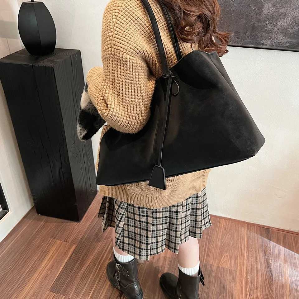 Shoulder Bags Winter Faux Suede Handbags Women England Style Solid Casual Totes Large Capacity Designer Shoulder Bags Lady Retro Female Bags X261016