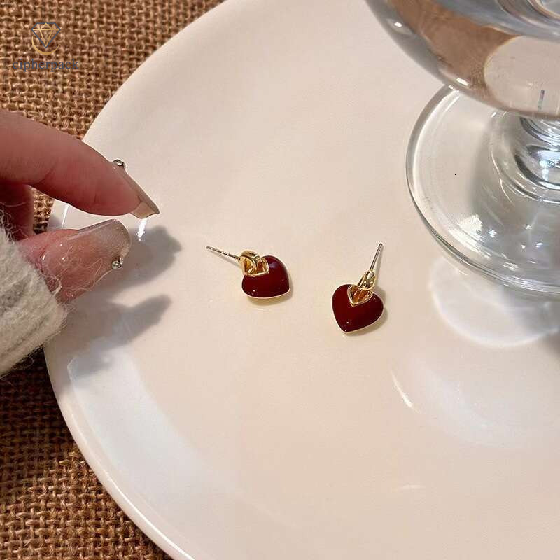 French-style vintage enamel heart-shaped oil-drip for women, with a unique design, elegant, light luxury, high-end, versatile earrings