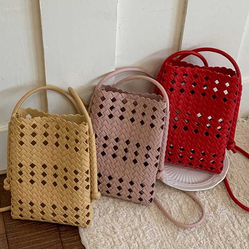 Totes Summer Trendy Hollow Woven Shoulder Bag Soft Leather Casual Crossbody Phone Bag Bohemian Fashion Versatile Small Square Bags X261016
