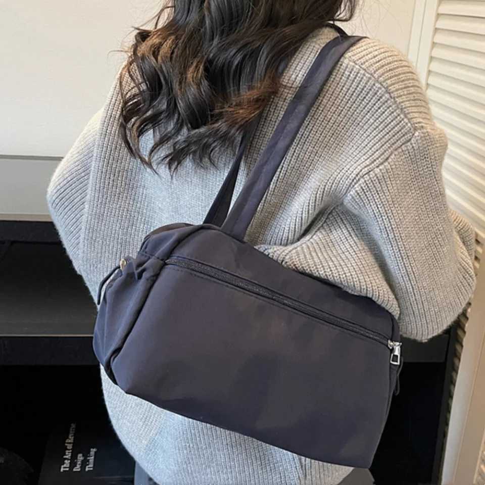 Evening Bags Korean Vintage Handbags for Women's Fashionable Y3K Large Capacity Nylon Shoulder Bag Solid Color Tote Bag Daily Commuting Bag H26