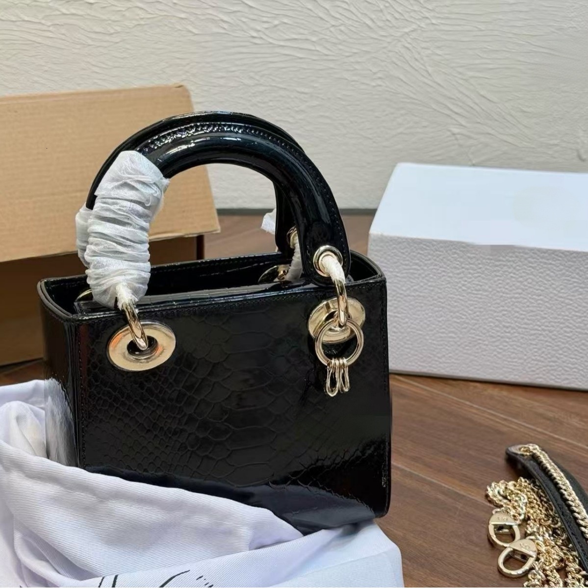 2026 Designer Bag Metal Mirror Mini Women's Smooth Snake Patterned With Detachable Horizontal Shoulder Strap Luxurious Retro Style Handbag 66
