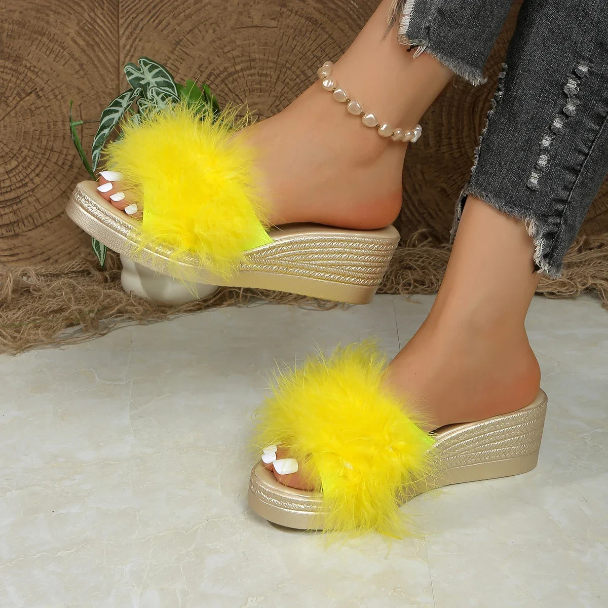 Fashionable Elegant and Sexy Party Slippers Selling in Summer Comfortable Round Toe Thick Soled Slippers for Women 261016