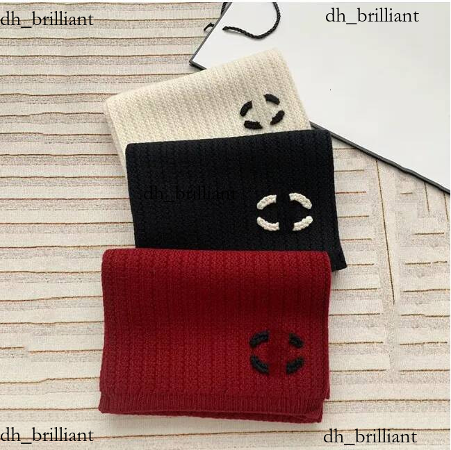 Designer de luxe pour femmes classique 100% laine tricot cachemire lettres designers hiver cadeaux de Noël chaud de haute qualité écharpe a2684 c