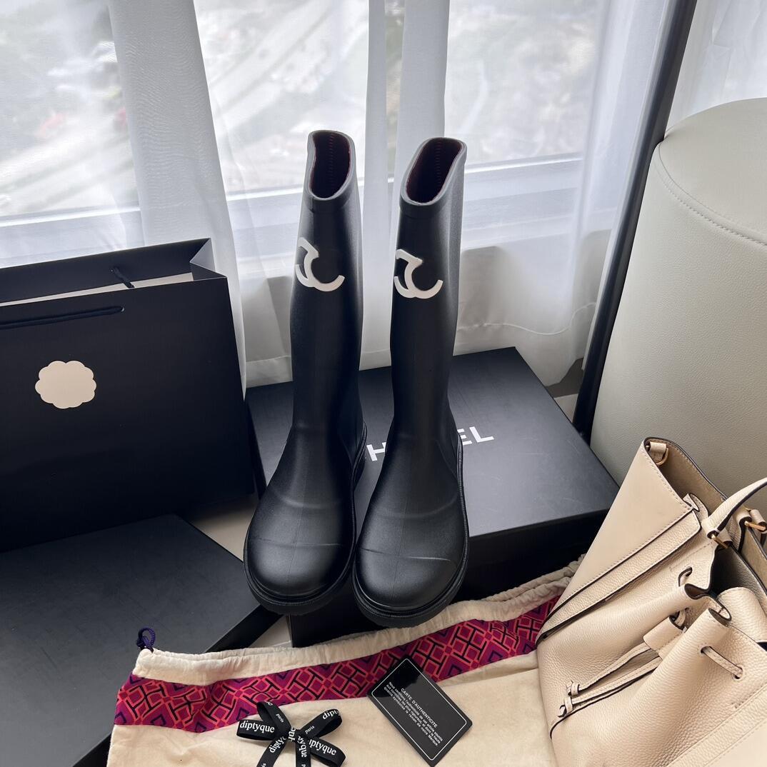 Designer New Fashion Women Long Rubber Rain Boots Knee High Thick Sole Waterproof Non Slip Wellies Outdoor Daily Knight Boots Women Shoes