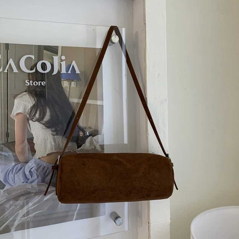 Shoulder Bags Autumn Suede Cylinder Bag for Women Korean Retro Versatile Single Shoulder Crossbody Bags Simple Solid Color Handbags X261016