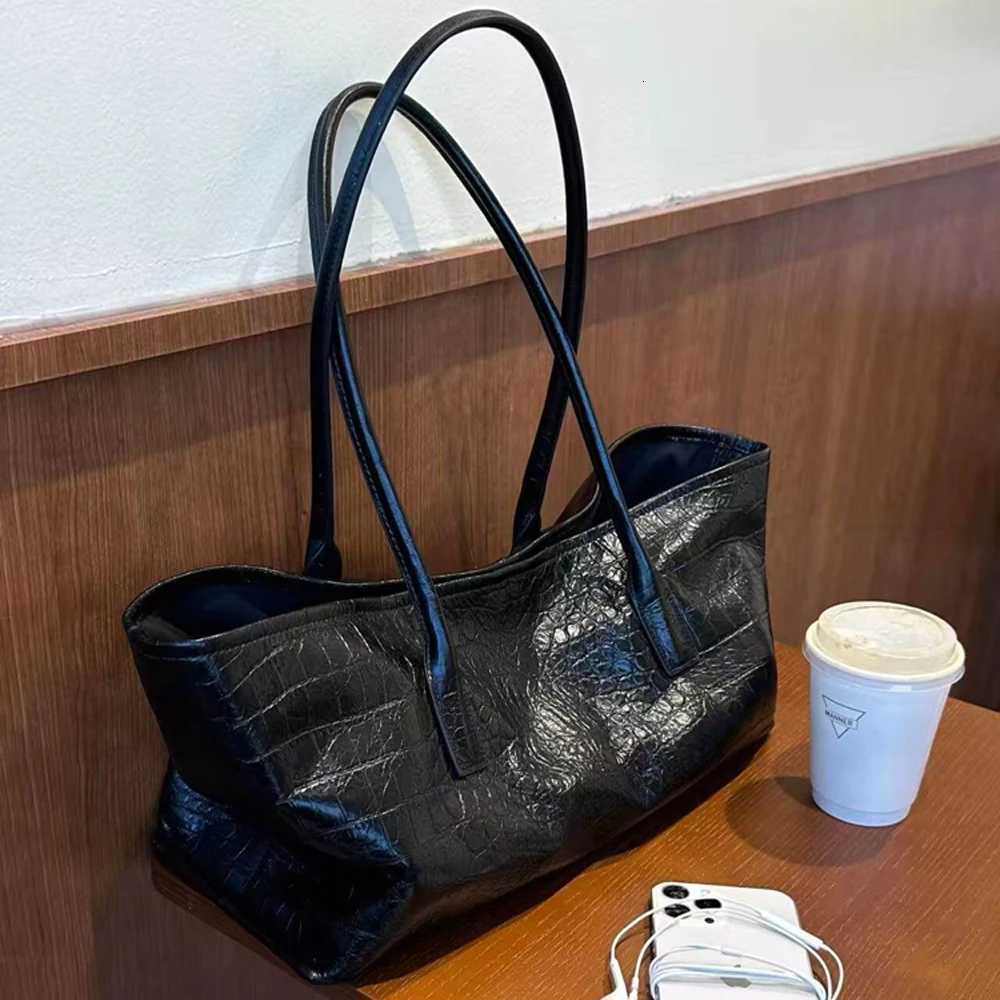 Shoulder Bags SHELKSBAG Women Crocodile Pattern Tote Bag Large Capacity Vintage Elegant Daily Wear Shoulder Bag Casual Commuter Work Handbag H261016