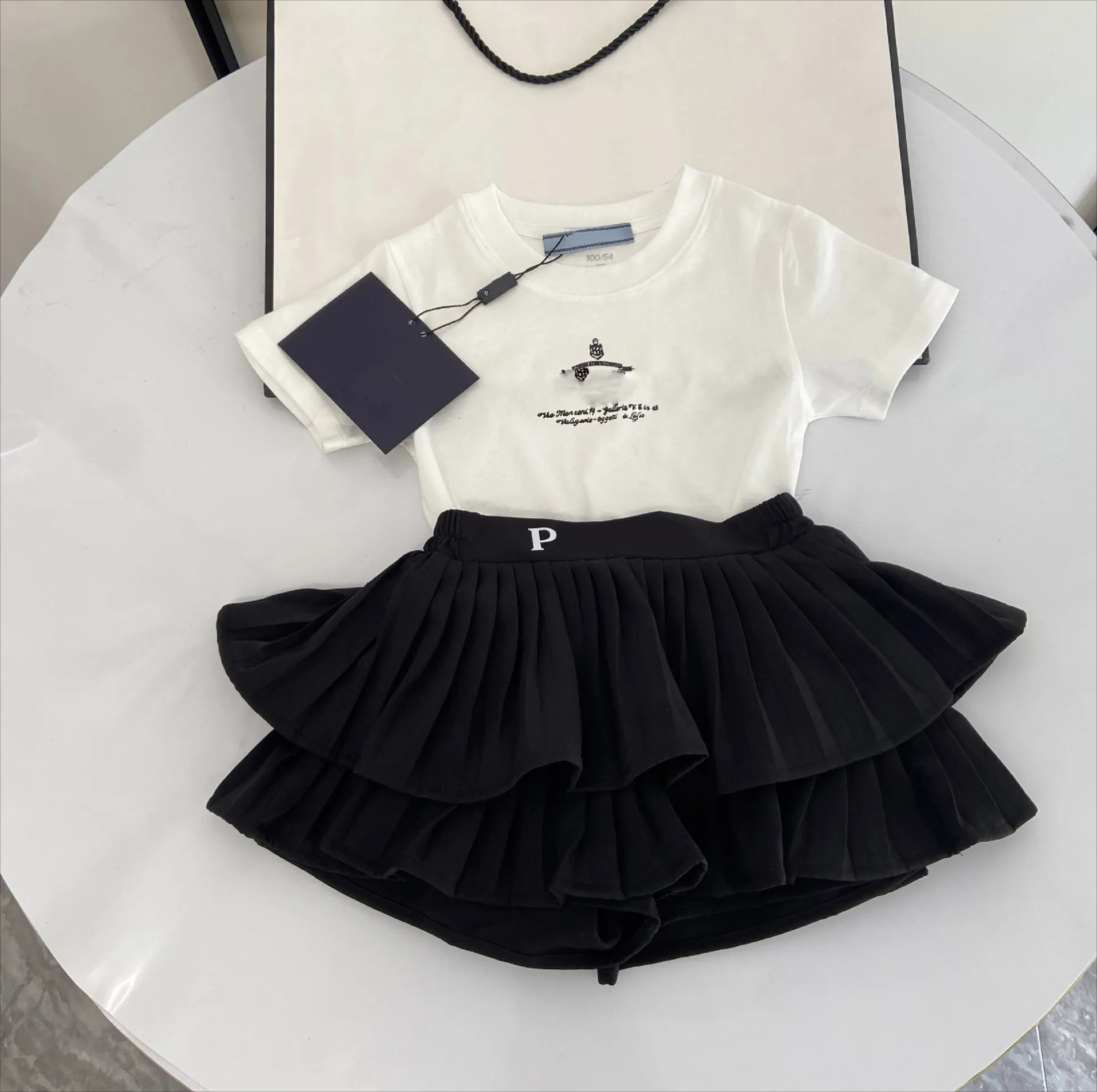 Designer Kids Dress Pleated Skirt Girls T Shirt Set Pullover New Cotton Comfortable Tops Childrens Two Pieces Set Clothing aAA