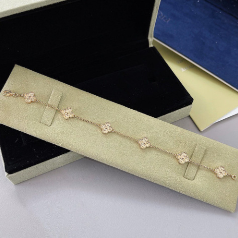 VCA Designer Jewelry Butterfly Clover Bracelet High Edition Mini Four-Leaf Clover Six-Flower Bracelet Women Fully Diamond-Studded Light Luxury vanly