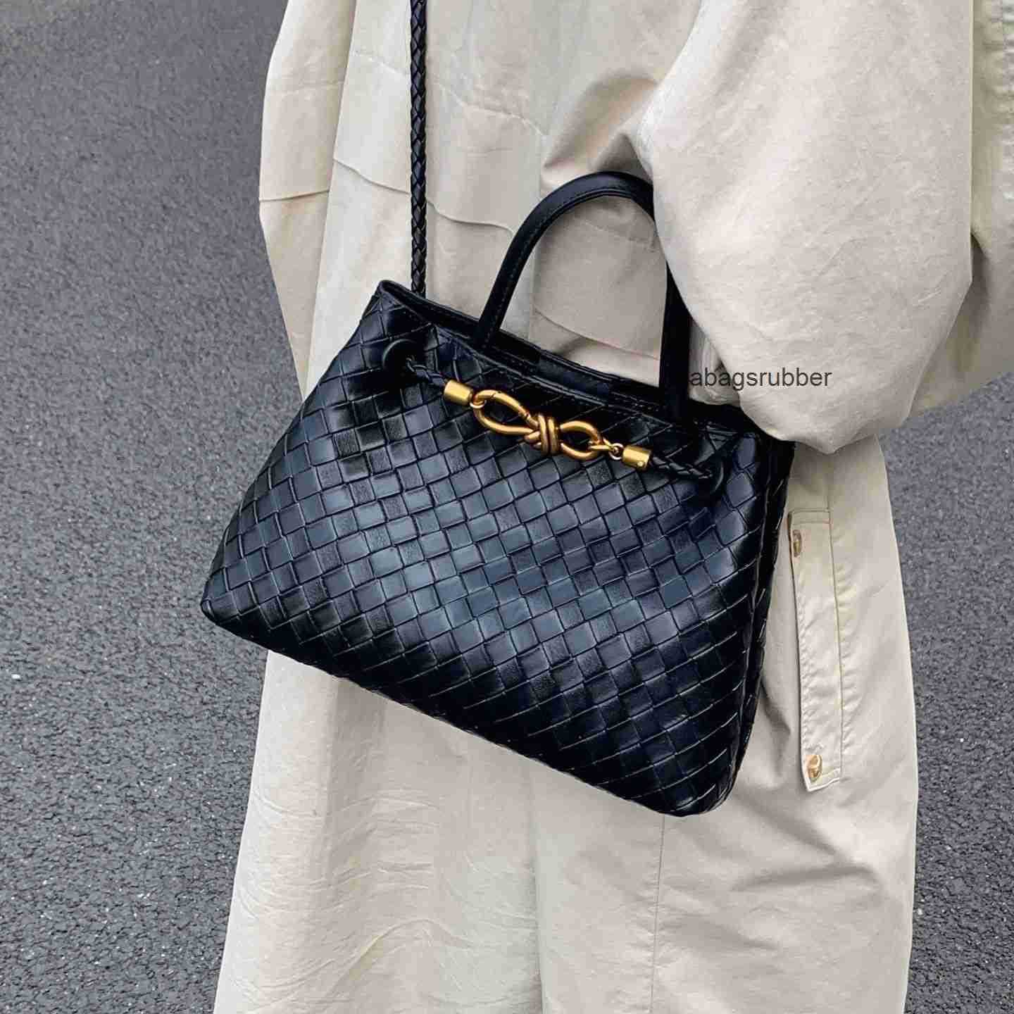 Refined Designer Style 2026 trendy woven bag large capacity tote bag fashionable crossbody bag leather diamond pattern woven bag high end version