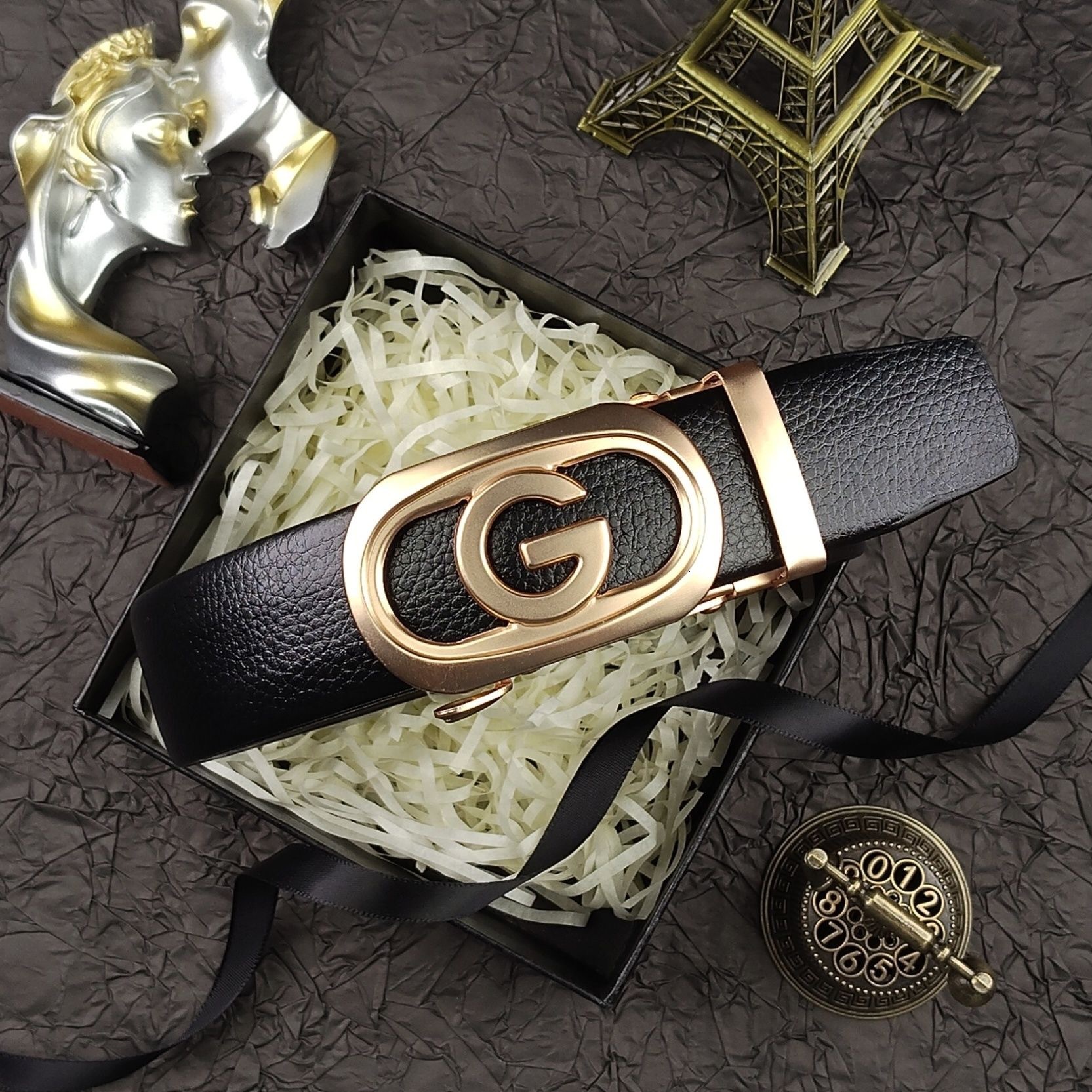 Designer Mens Black Grain Leather Belt Gold Oval Geometric Buckle Waist Belt For Business Suit Jeans Daily Casual Trousers Fashion Waistband Gift Or