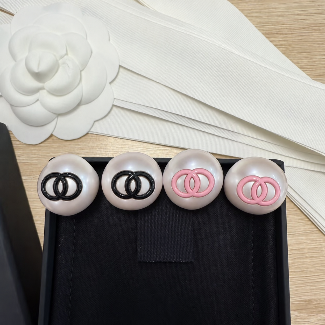 Designer Women Pearl Stud Earrings Round Statement Earrings Black Pink Decorative Fashion Jewelry Elegant Party Accessories
