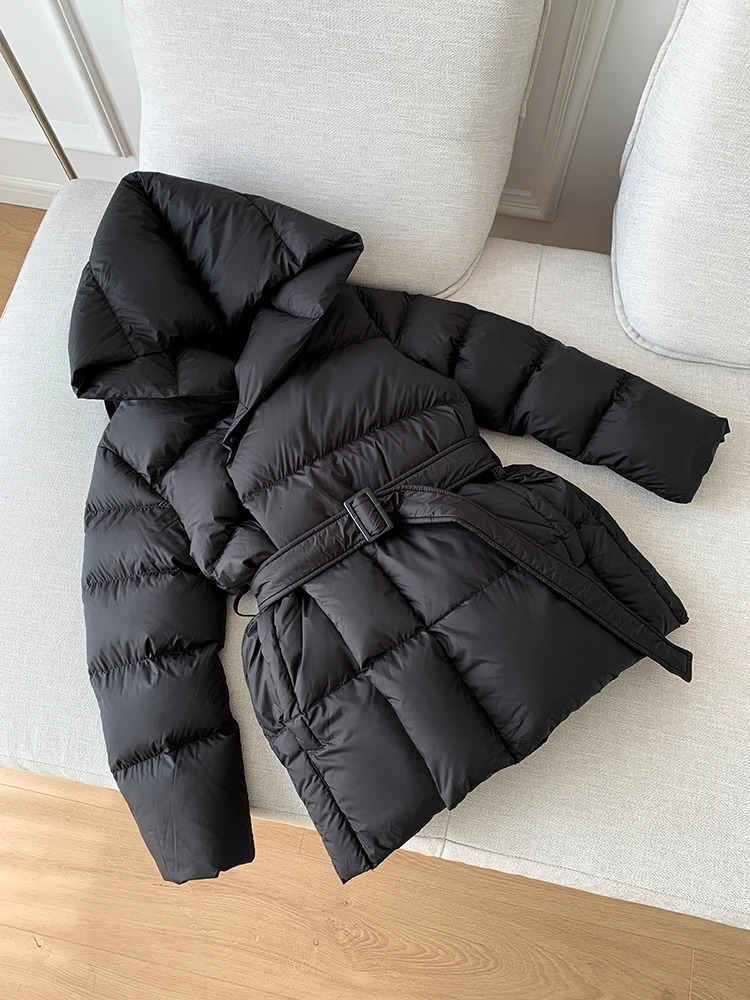 2026 Winter Women's Down Jackets Ultra Light Warm Cusual Coat Female Puffer Jacket With Belt Plus Size Hooded Short Parka 261015