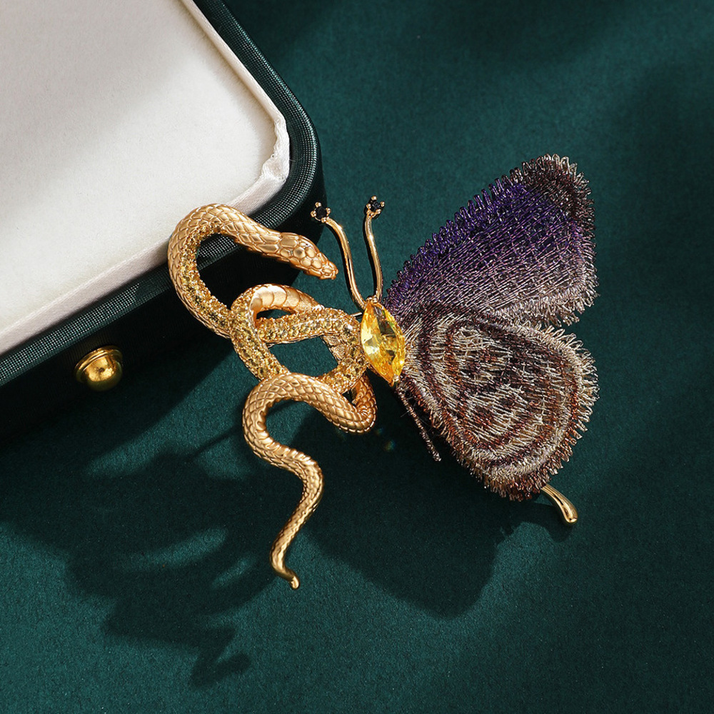 Light Luxury Elite Unique Brooch Vintage Pin Exotic Snake And Butterfly Brooch High-End Elegant Light Luxury High-Grade Sense Of Design Exquisite Pi