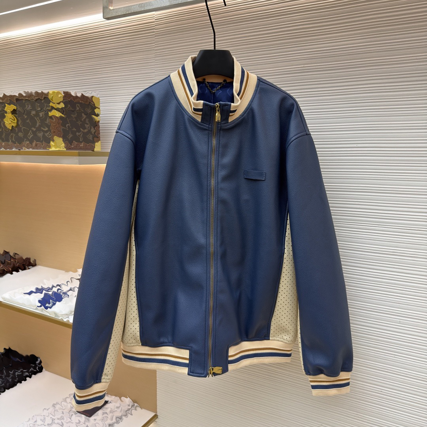 Designer brand clothing high-quality men's navy blue spliced baseball jacket, ribbed collar side punched splicing design, retro zipper baseball
