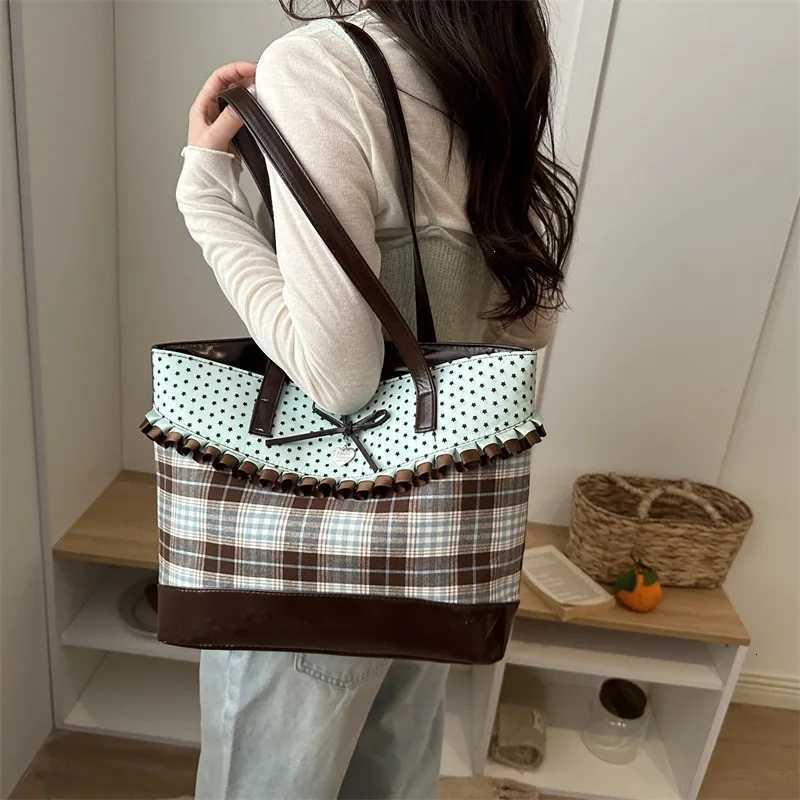 Designer Bag Totes Vintage Plaid Tote Wen Large Capacity Shoder Handbag Cute Ruffle Bow Shopper Bag Y2K Preppy Style Daily School Travel Pu J261016