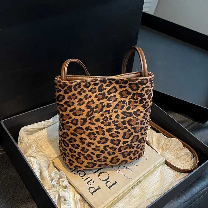 Shoulder Bags Mini Shoulder Bag Leopard Print Women Crossbody Bucket Bag Fashion Ins Korean Style Faux Suede Fall New Simple Tote Bag H261016