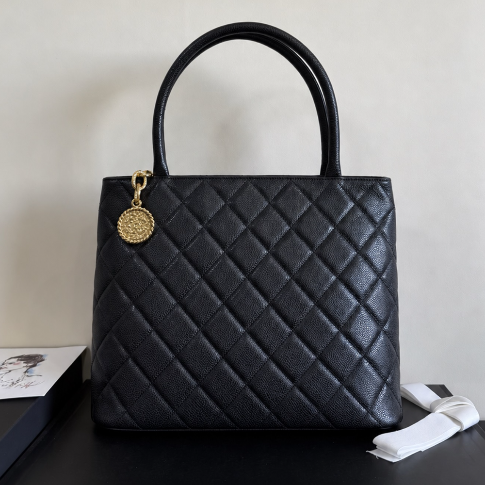 Quilted Structured Tote Bag Caviar Leather Double Top Handle Spacious Vintage Chic for Daily Commute Top-Tier Designer New Arrival
