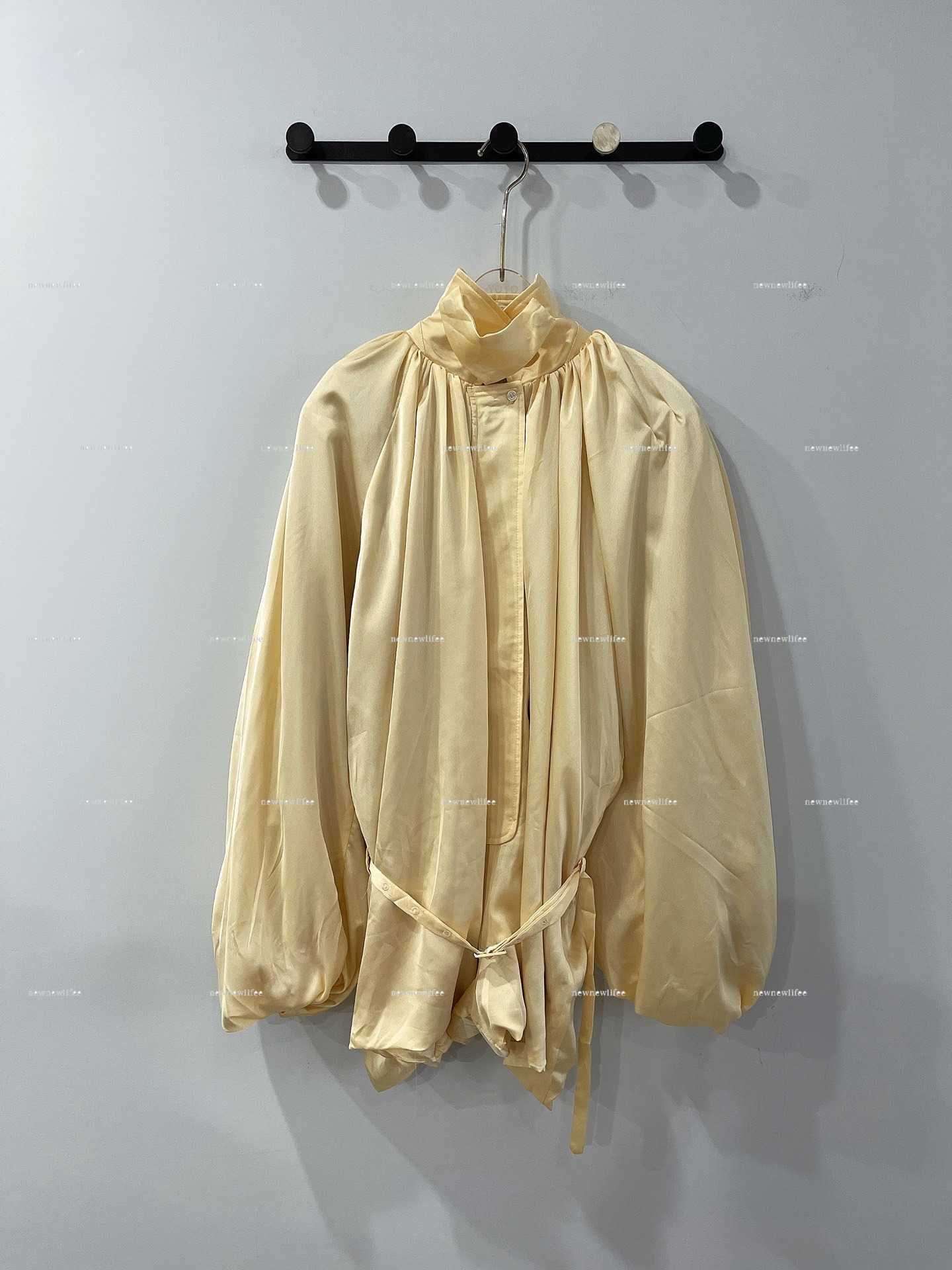 Luxury lady Cream Yellow Stand Collar Jumpsuit women designer clothes Voluminous Lantern Long Sleeve Belt Waist Loose Elegant Romper A261X06N045